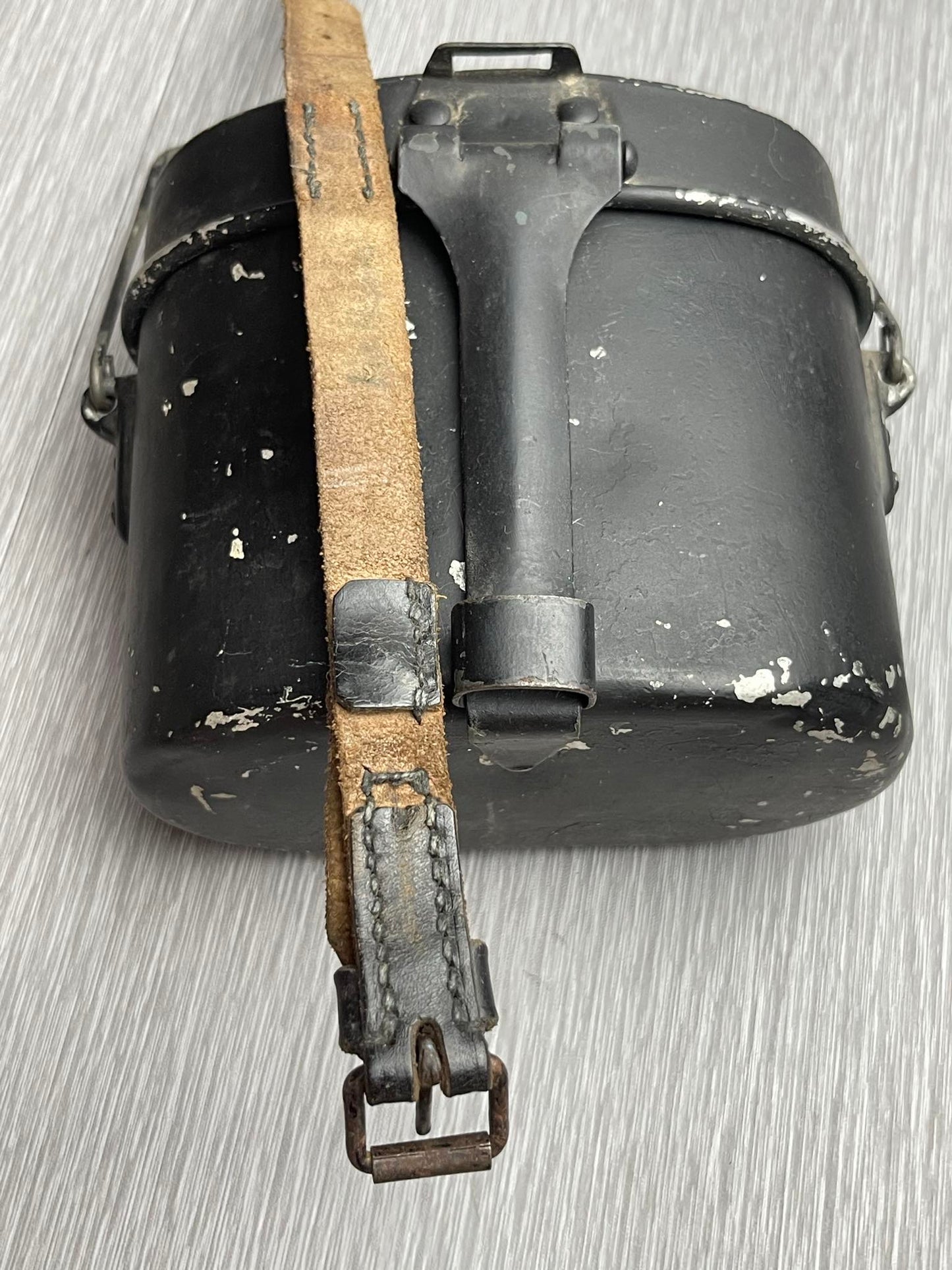 GERMAN WW2 1940 MATCHING BLACK PAINTED MESS KIT W/ MARKED LEATHER STRAP