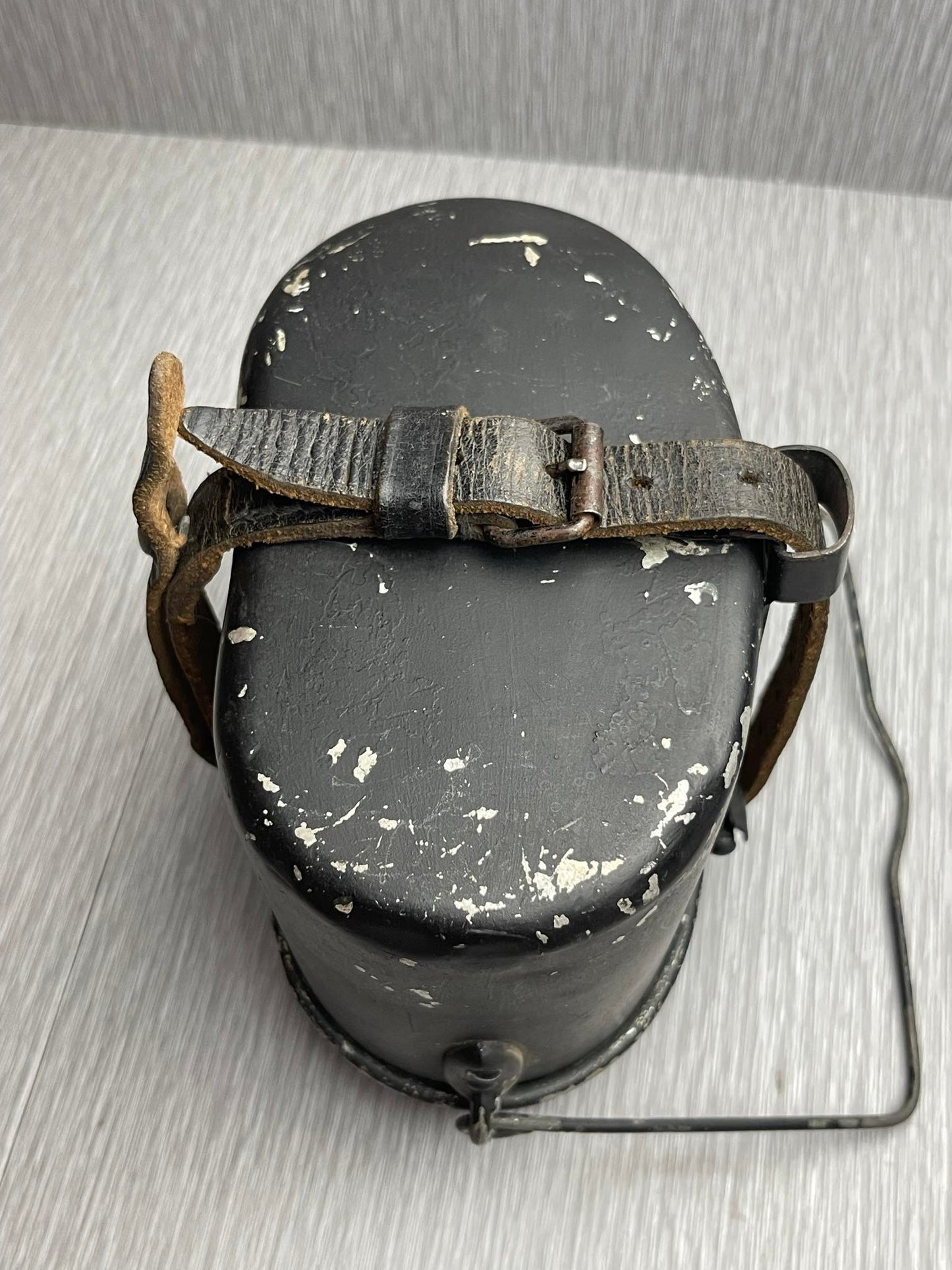 GERMAN WW2 1940 MATCHING BLACK PAINTED MESS KIT W/ MARKED LEATHER STRAP