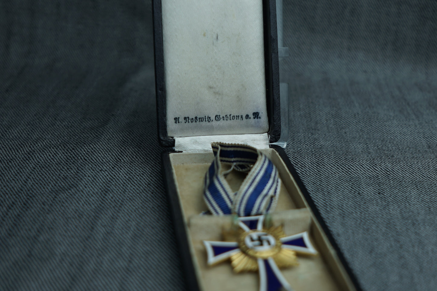 GERMAN WW2 1938 MOTHER CROSS MEDAL GOLD GRADE W/ RIBBON & ISSUE CASE BY ALBERT NOSWITZ, GABLONZ