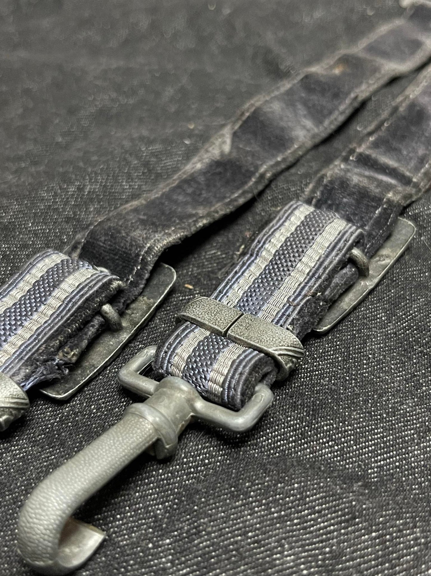GERMAN WW2 LUFTWAFFE 2ND MODEL DAGGER HANGERS