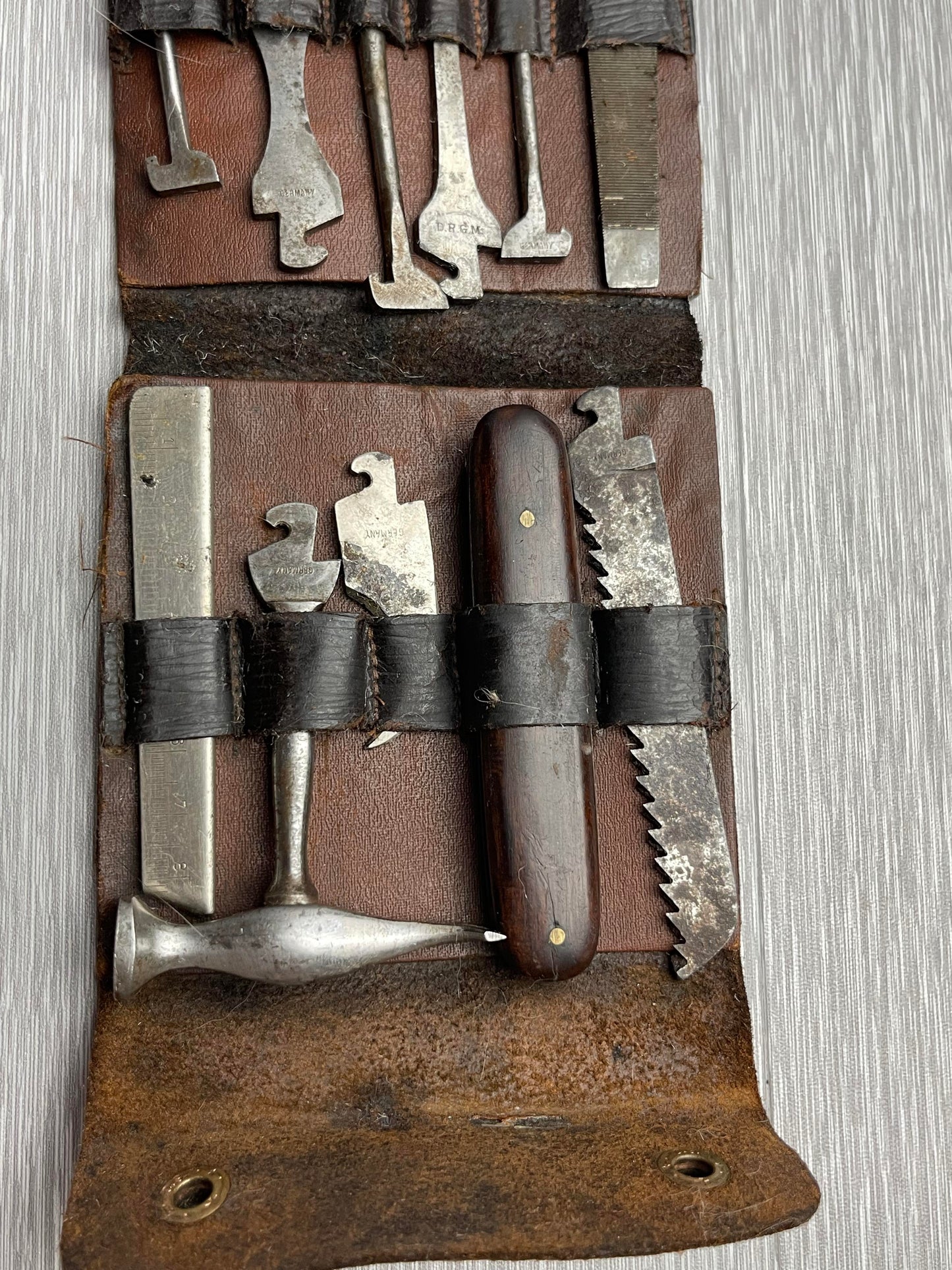 GERMAN WW2 SAPPER FOLDING LEATHER TOOL POUCH D.R.G.M. COMPLETE