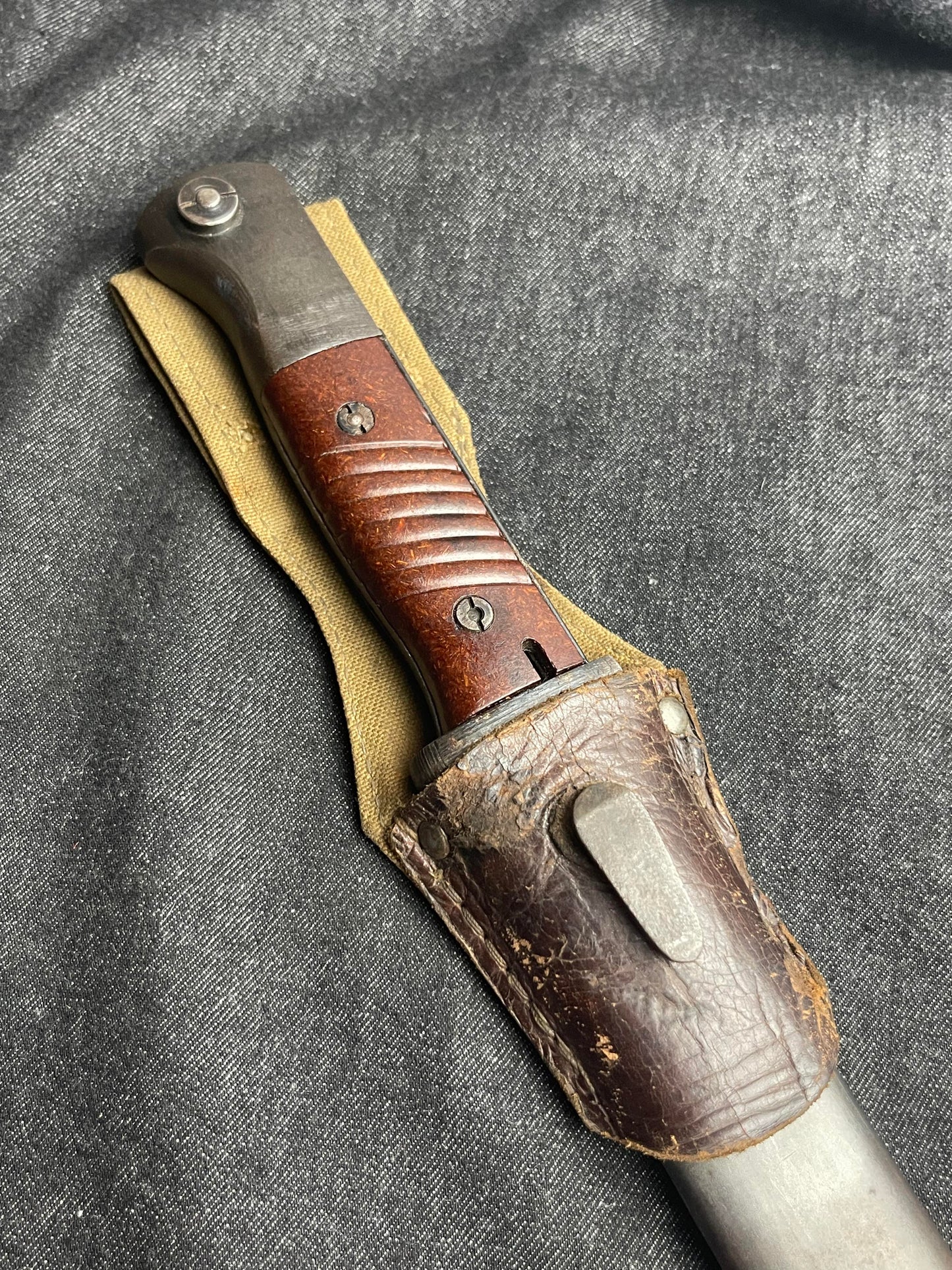 GERMAN WW2 WEHRMACHT LATE 1944 CARL EICKHORN S84/98 3RD PATTERN COMBAT BAYONET DOUBLE DIGIT W/ 'BREAD BAG' FROG FACTORY MATCHED
