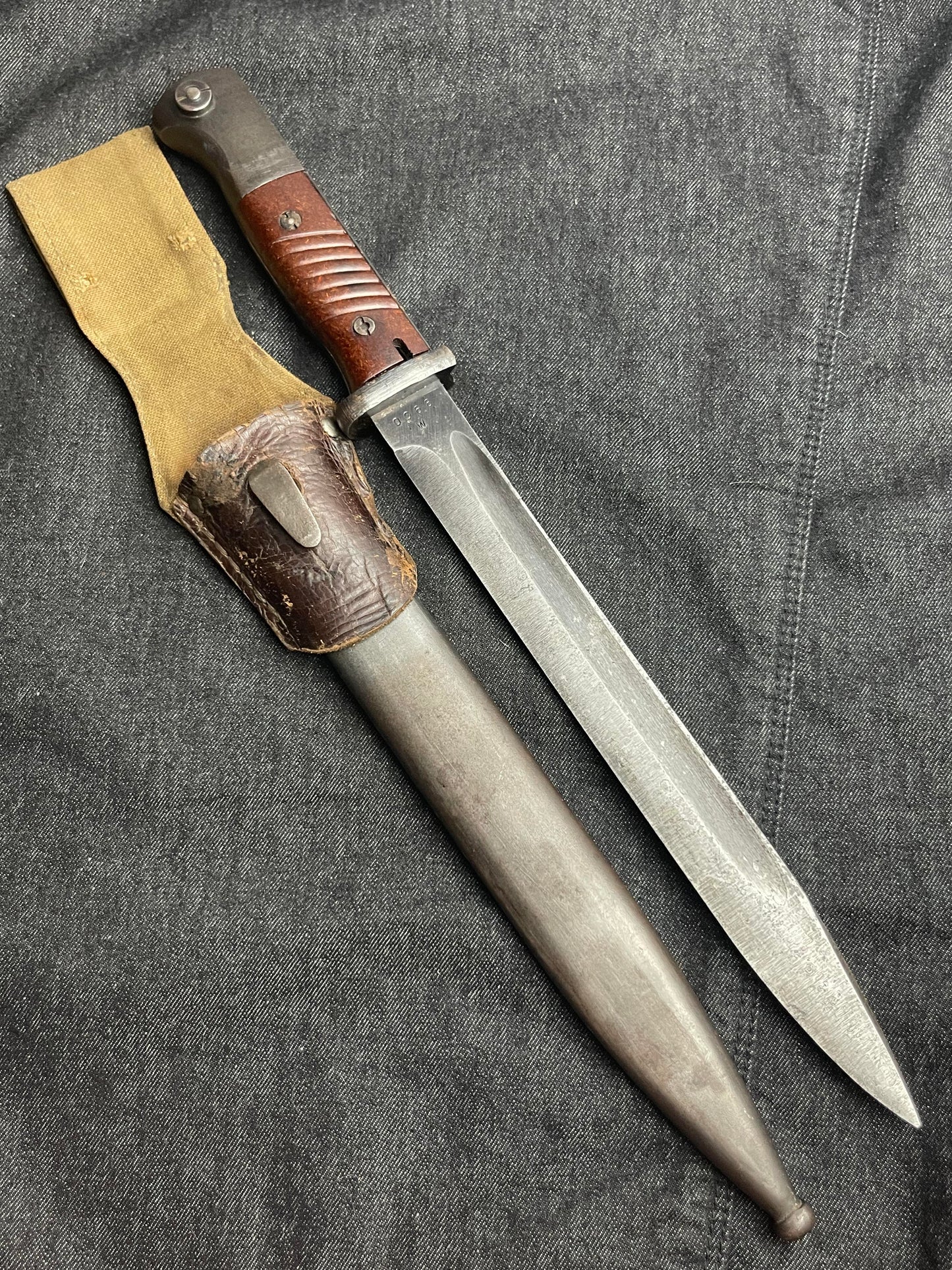 GERMAN WW2 WEHRMACHT LATE 1944 CARL EICKHORN S84/98 3RD PATTERN COMBAT BAYONET DOUBLE DIGIT W/ 'BREAD BAG' FROG FACTORY MATCHED