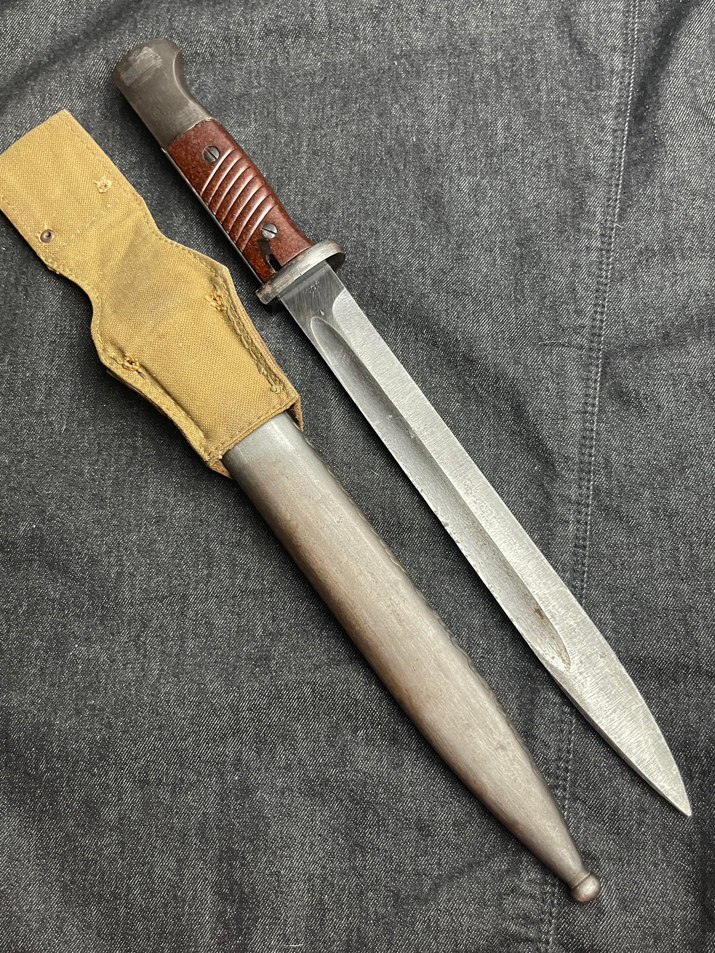 GERMAN WW2 WEHRMACHT LATE 1944 CARL EICKHORN S84/98 3RD PATTERN COMBAT BAYONET DOUBLE DIGIT W/ 'BREAD BAG' FROG FACTORY MATCHED