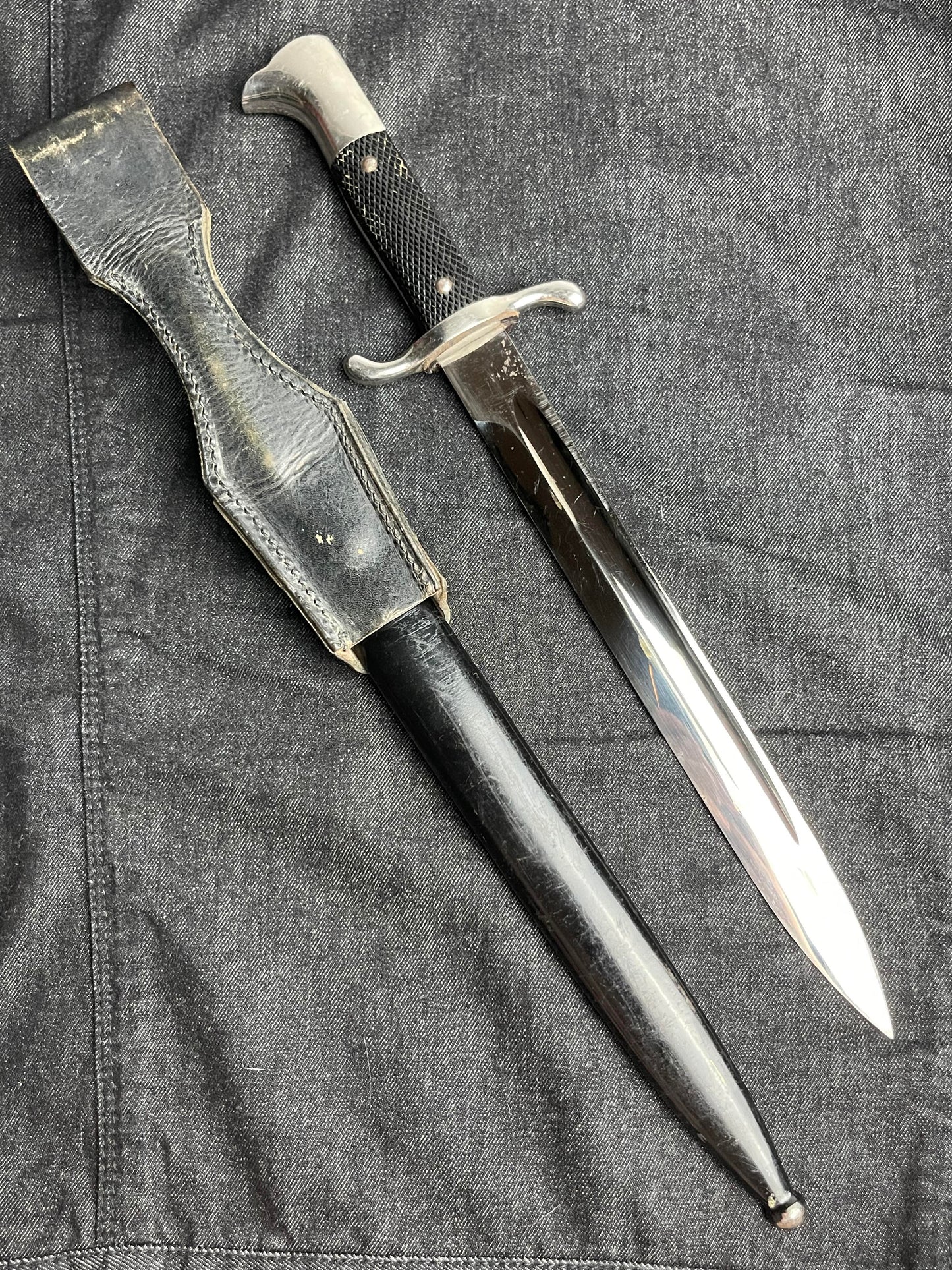 GERMAN WW2 FEUERSCHUTZ LONG DRESS BAYONET BY CARL EICKHORN W/ FROG