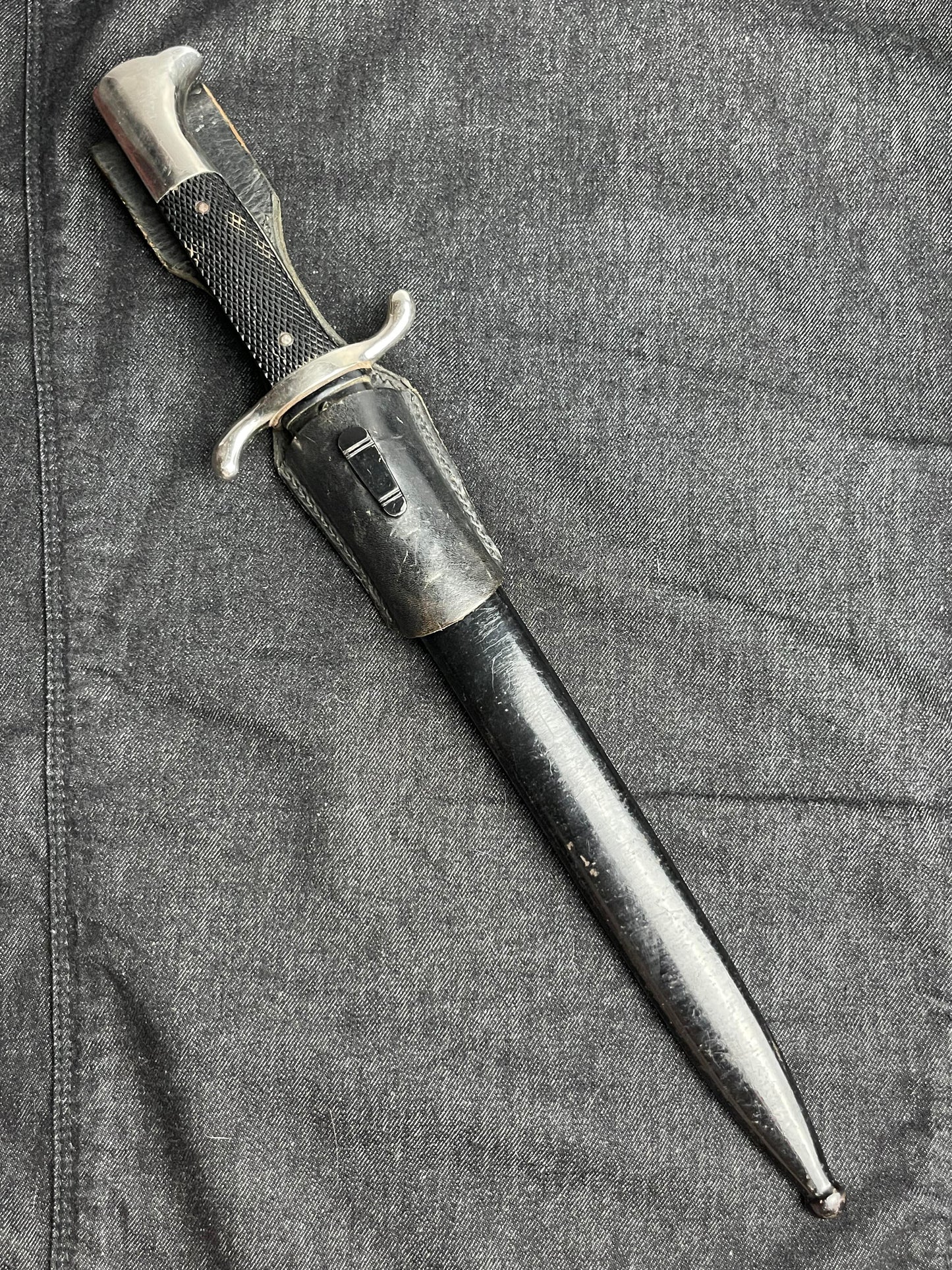 GERMAN WW2 FEUERSCHUTZ LONG DRESS BAYONET BY CARL EICKHORN W/ FROG