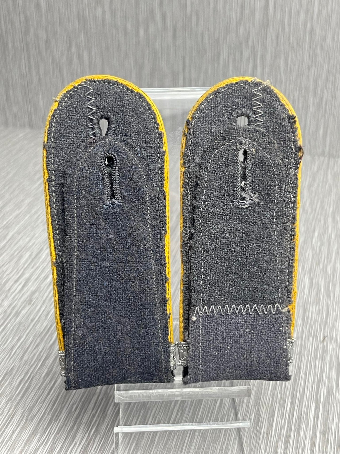 GERMAN WW2 EARLY LUFTWAFFE FLIEGER/FALLSCHIRMJAGER MATCHING SHOULDER STRAPS W/ OFFICER CANDIDATE TRESSE