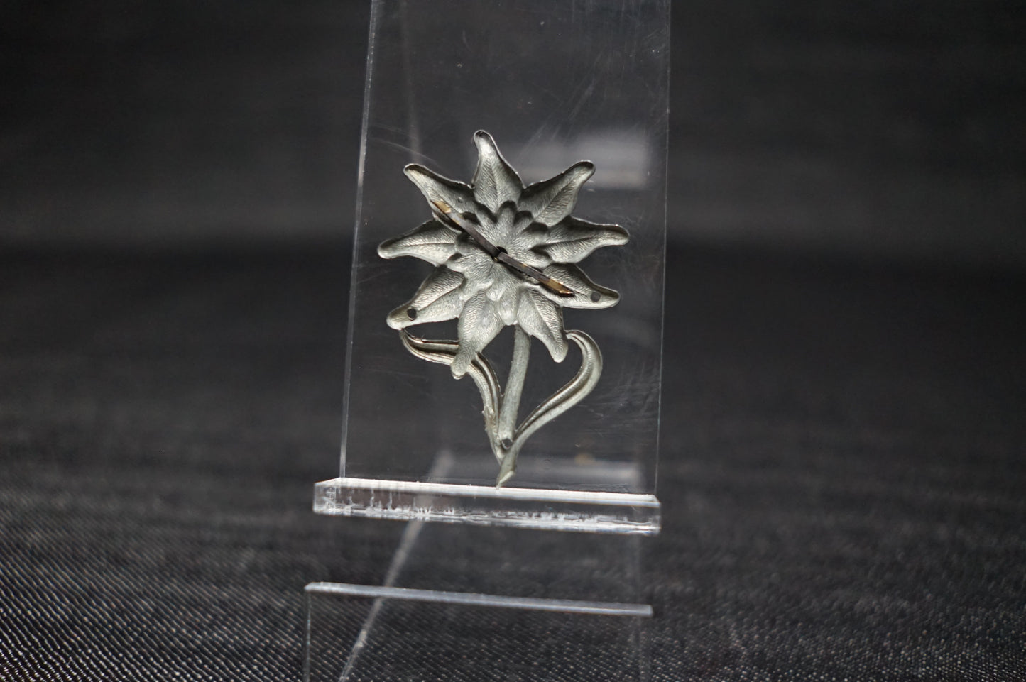 GERMAN WW2 GEBIRGSJÄGER EDELWEISS CAP BADGE IN ZINC