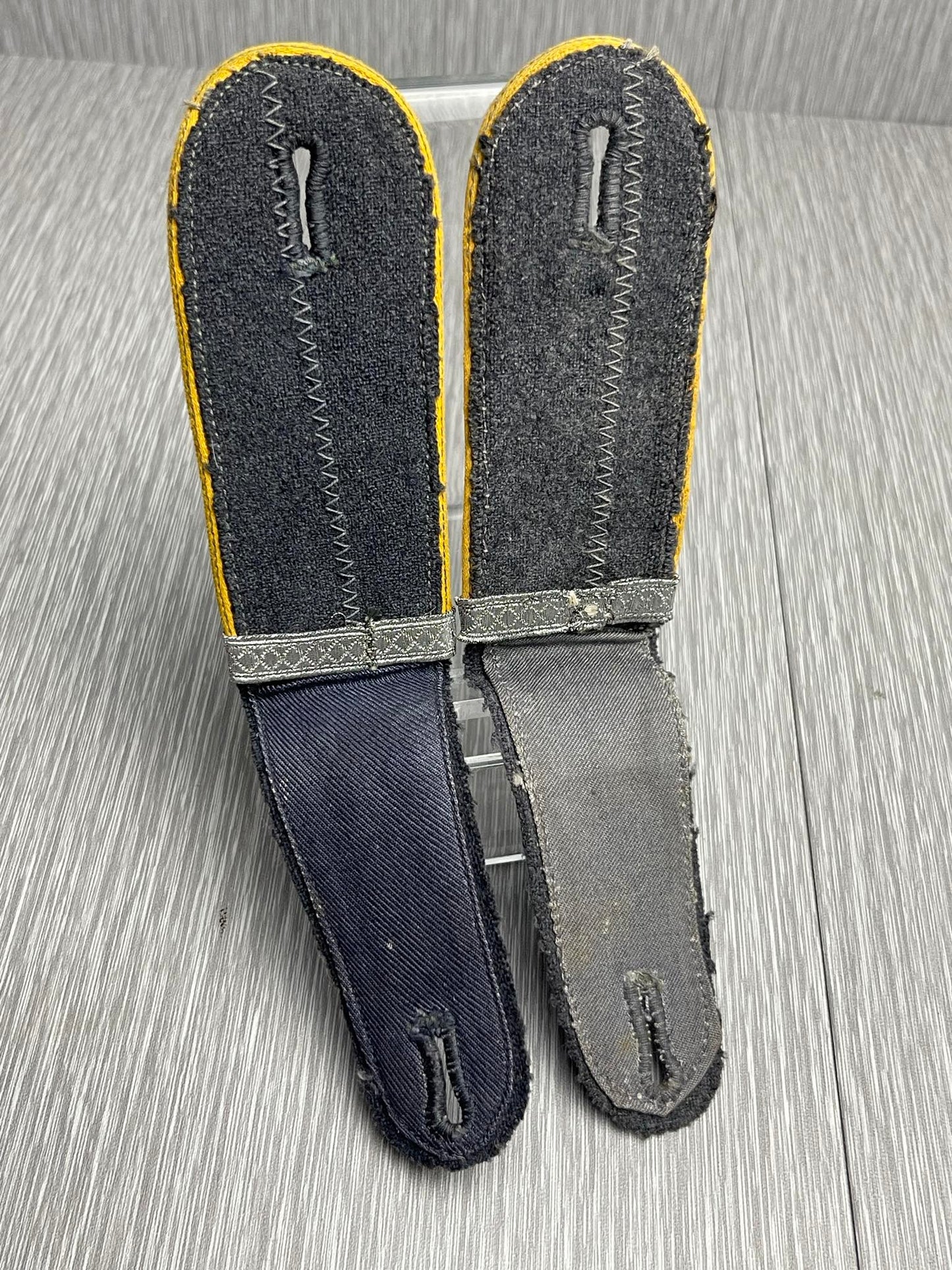 GERMAN WW2 EARLY LUFTWAFFE FLIEGER/FALLSCHIRMJAGER MATCHING SHOULDER STRAPS W/ OFFICER CANDIDATE TRESSE