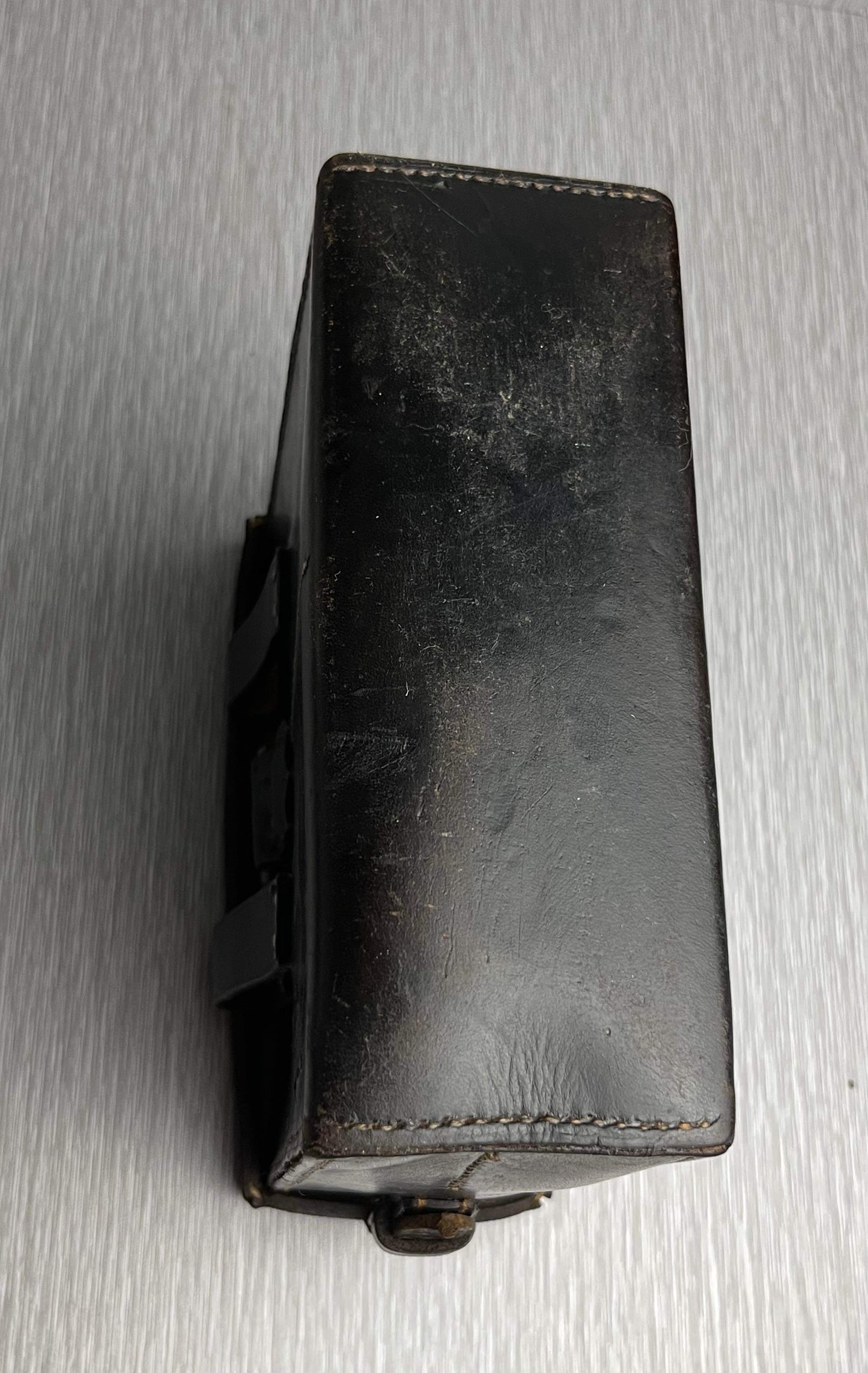 GERMAN WW2 FIELD PHONE BATTERY/COMMUNICATIONS LEATHER BELT POUCH GEBRUDER KLINGE 1940