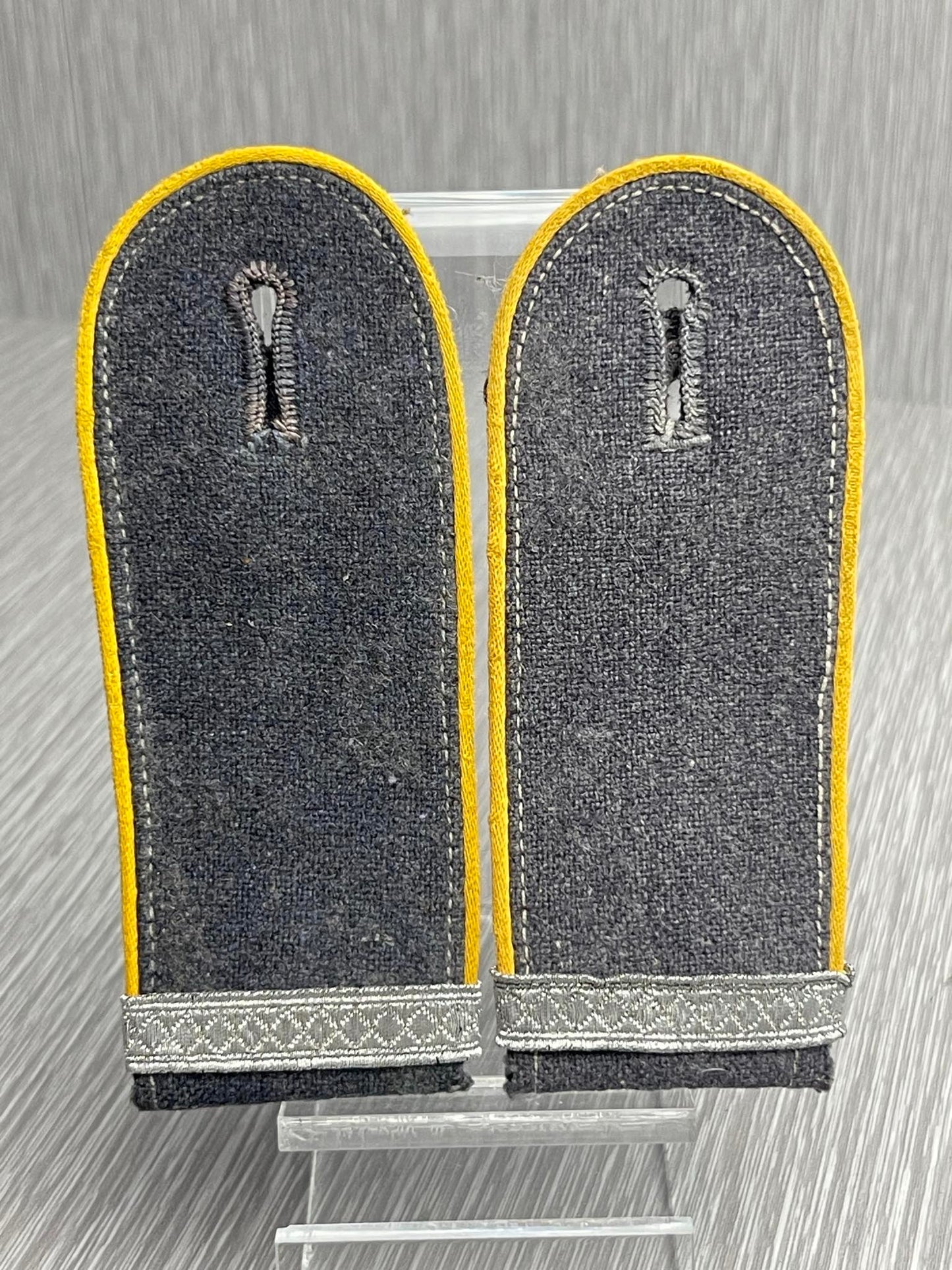 GERMAN WW2 EARLY LUFTWAFFE FLIEGER/FALLSCHIRMJAGER MATCHING SHOULDER STRAPS W/ OFFICER CANDIDATE TRESSE