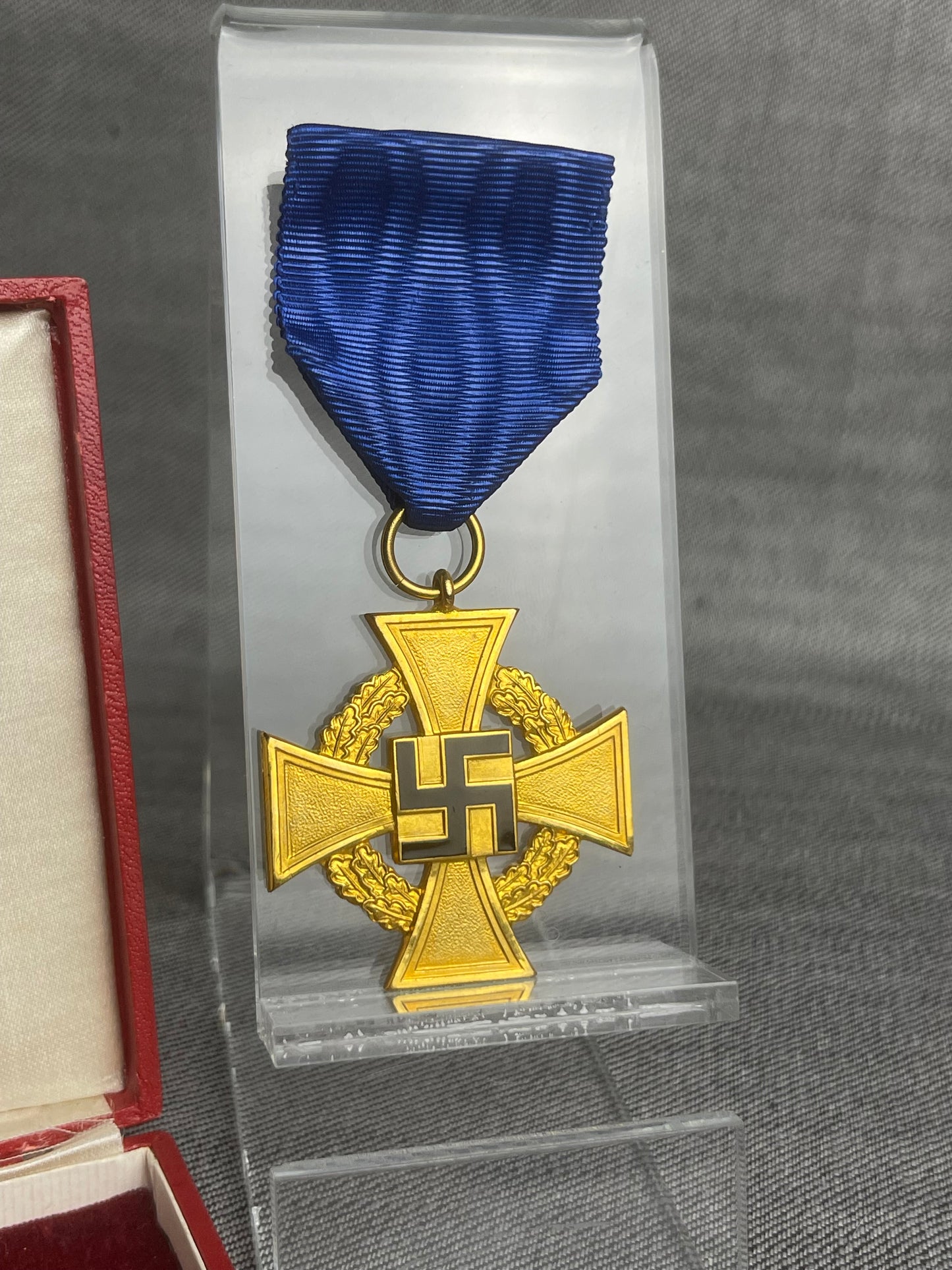 GERMAN WW2 40 - YEAR CIVIL SERVICE FAITHFUL MEDAL W/ ISSUE CASE BY DESCHLER