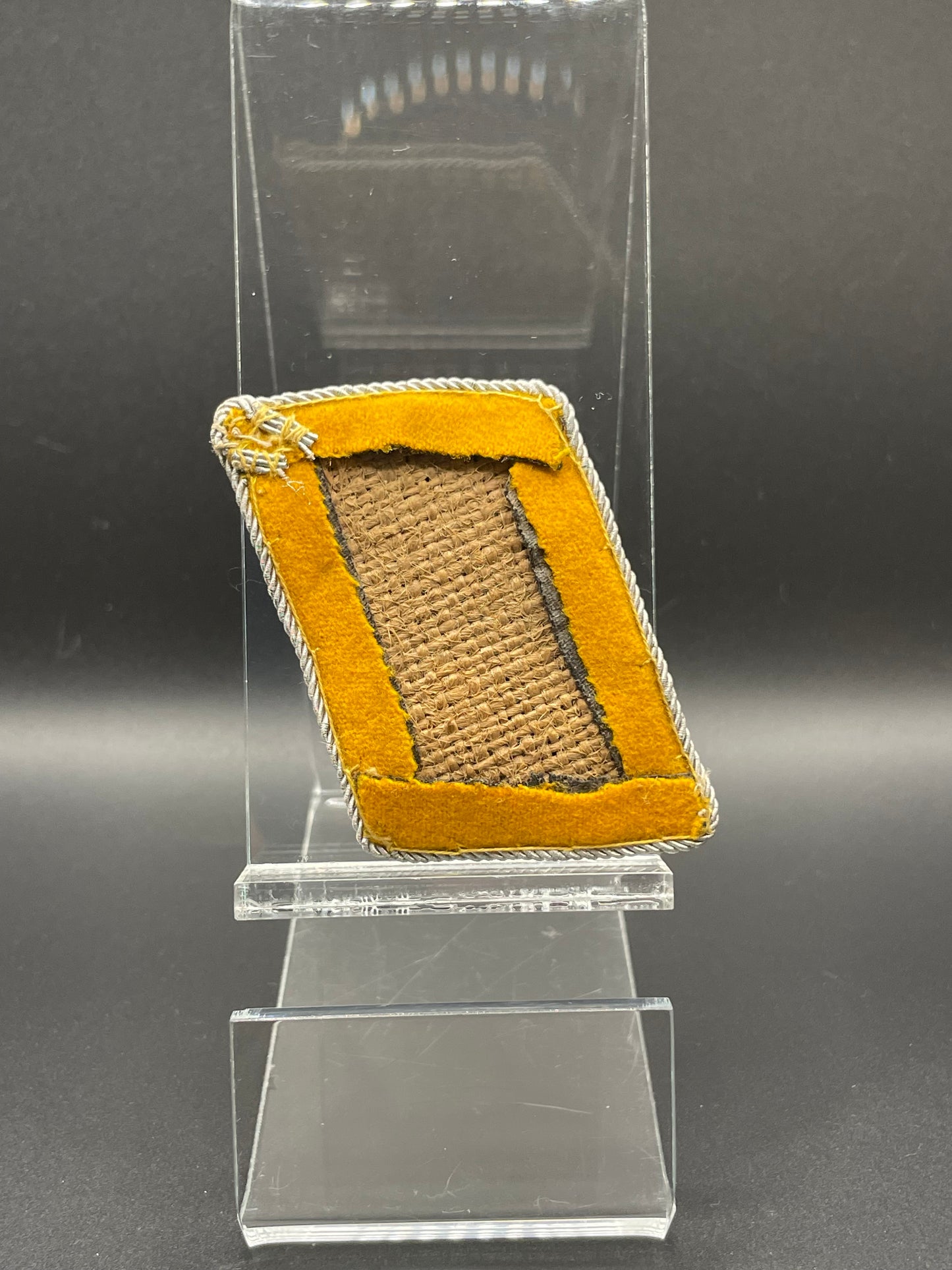 GERMAN WW2 LUFTWAFFE FLIGHT LIEUTENANT SINGLE COLLAR TAB UNIFORM REMOVED