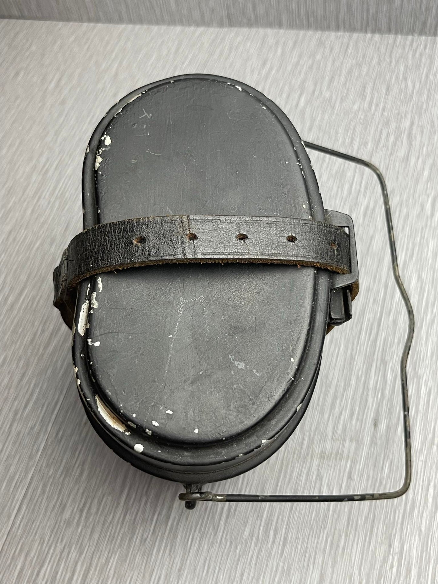 GERMAN WW2 1940 MATCHING BLACK PAINTED MESS KIT W/ MARKED LEATHER STRAP