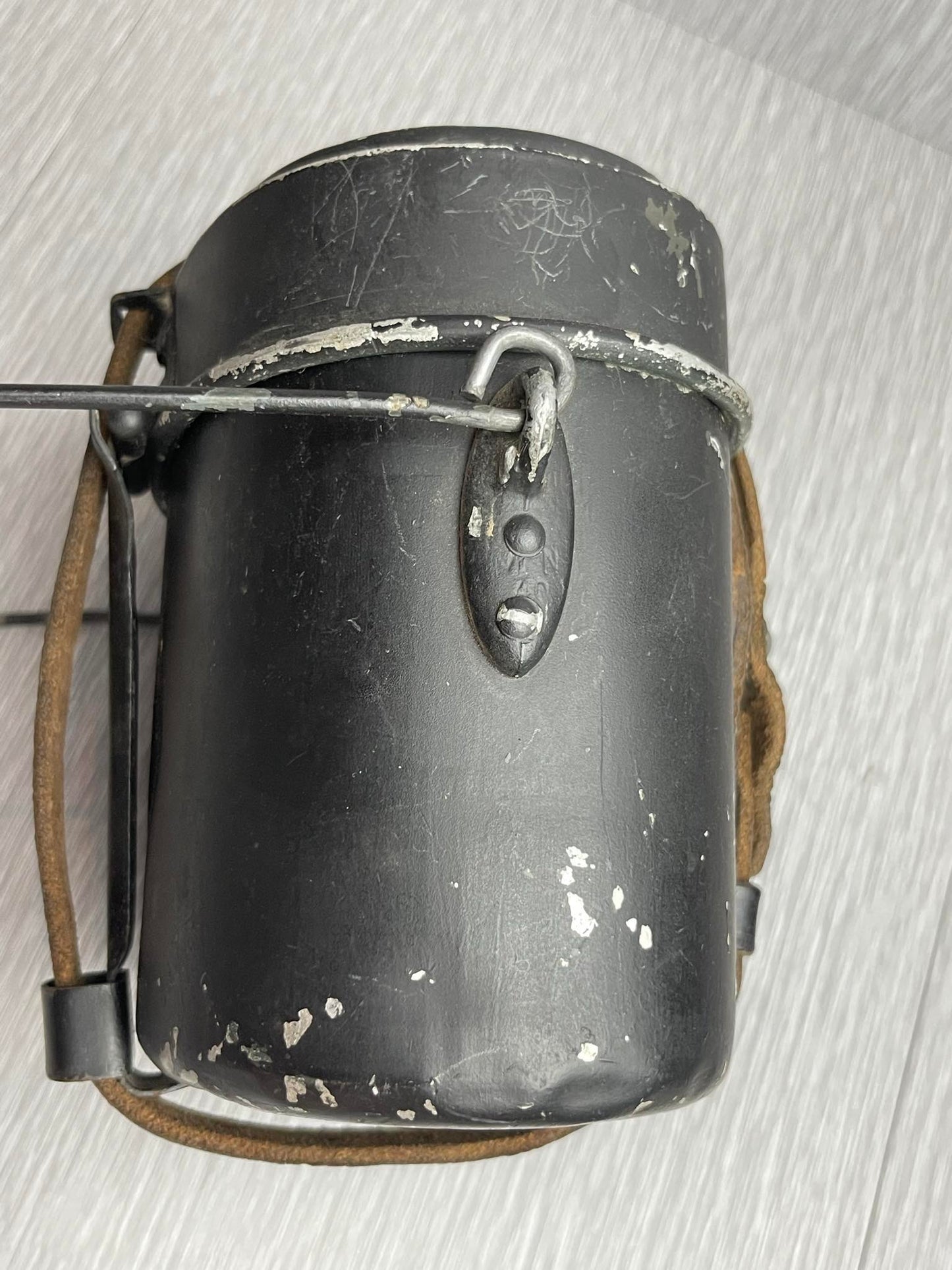 GERMAN WW2 1940 MATCHING BLACK PAINTED MESS KIT W/ MARKED LEATHER STRAP