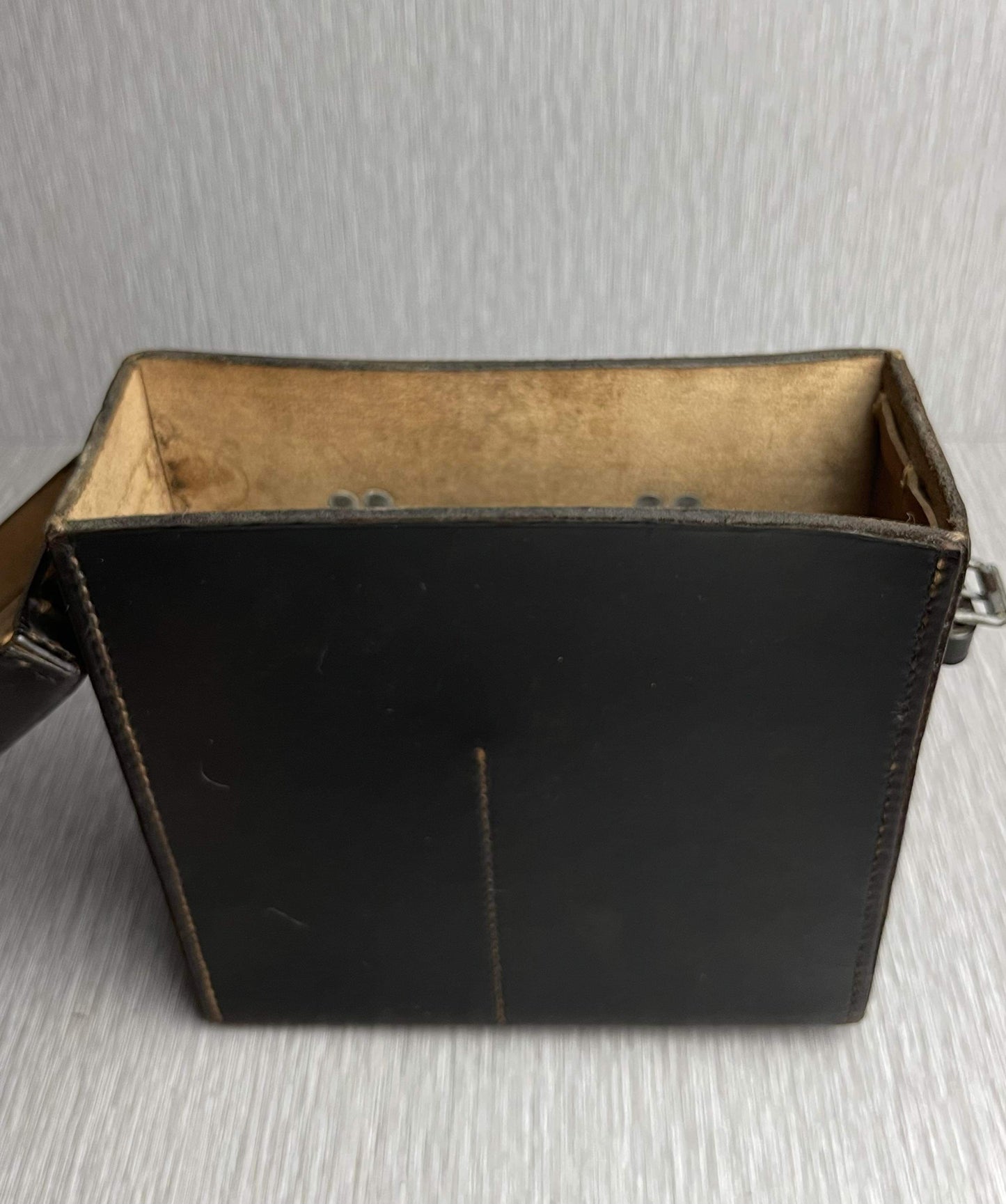 GERMAN WW2 FIELD PHONE BATTERY/COMMUNICATIONS LEATHER BELT POUCH GEBRUDER KLINGE 1940