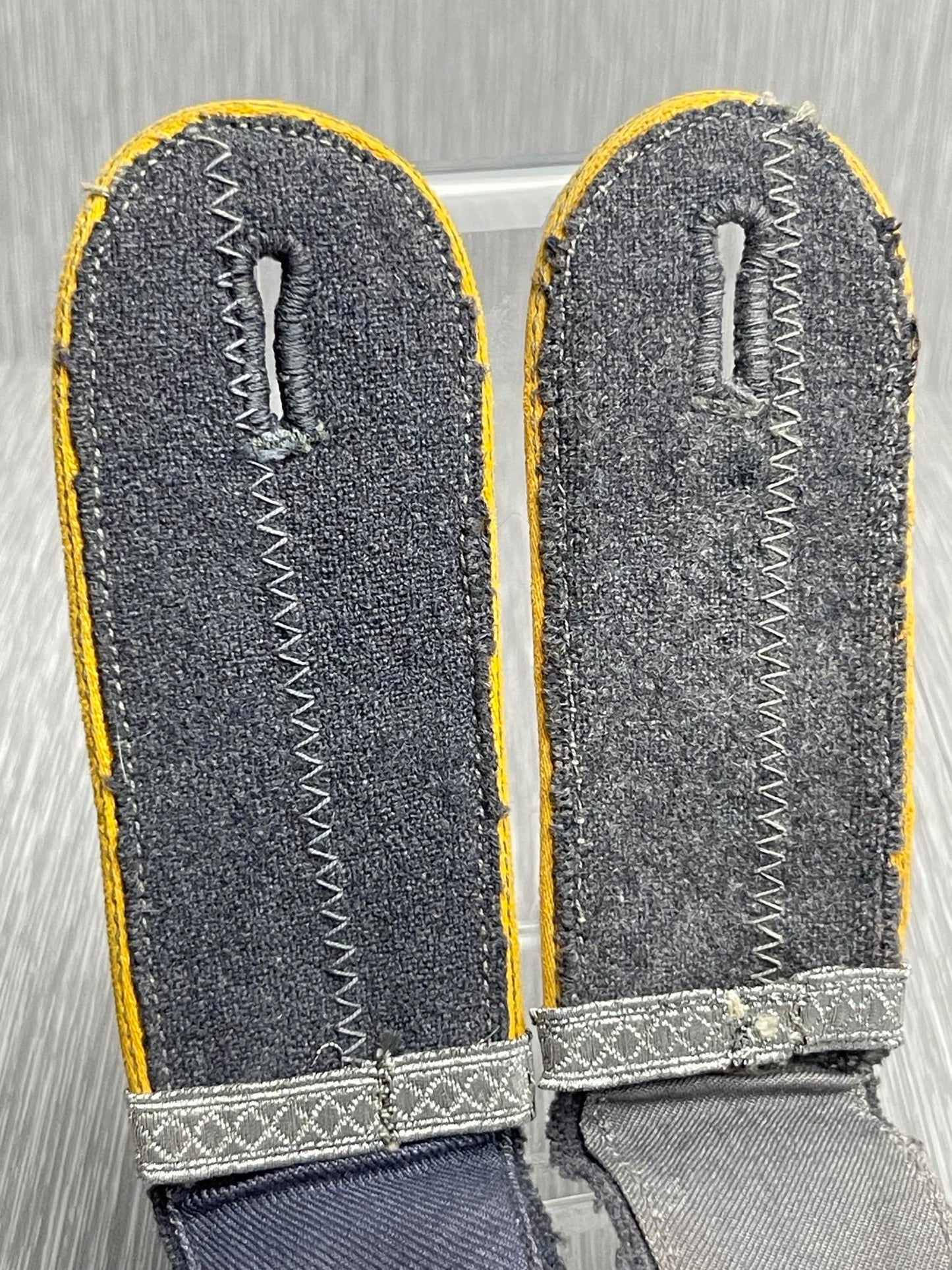 GERMAN WW2 EARLY LUFTWAFFE FLIEGER/FALLSCHIRMJAGER MATCHING SHOULDER STRAPS W/ OFFICER CANDIDATE TRESSE
