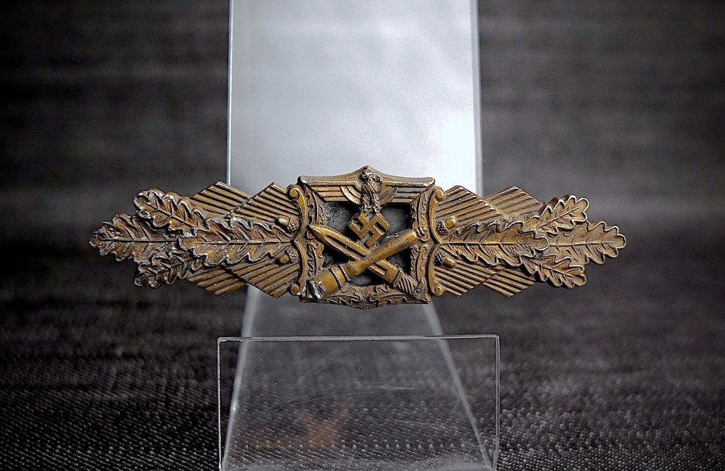 GERMAN WW2 EARLY CLOSE COMBAT CLASP “NAHKAMPFSPANGE” IN BRONZE BY A.G.M.u.K. GABLONZ