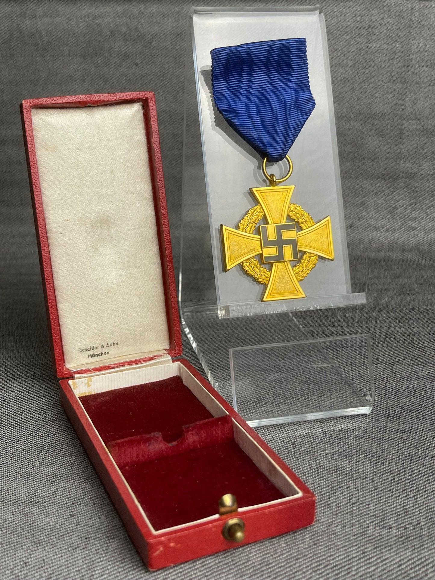 GERMAN WW2 40 - YEAR CIVIL SERVICE FAITHFUL MEDAL W/ ISSUE CASE BY DESCHLER