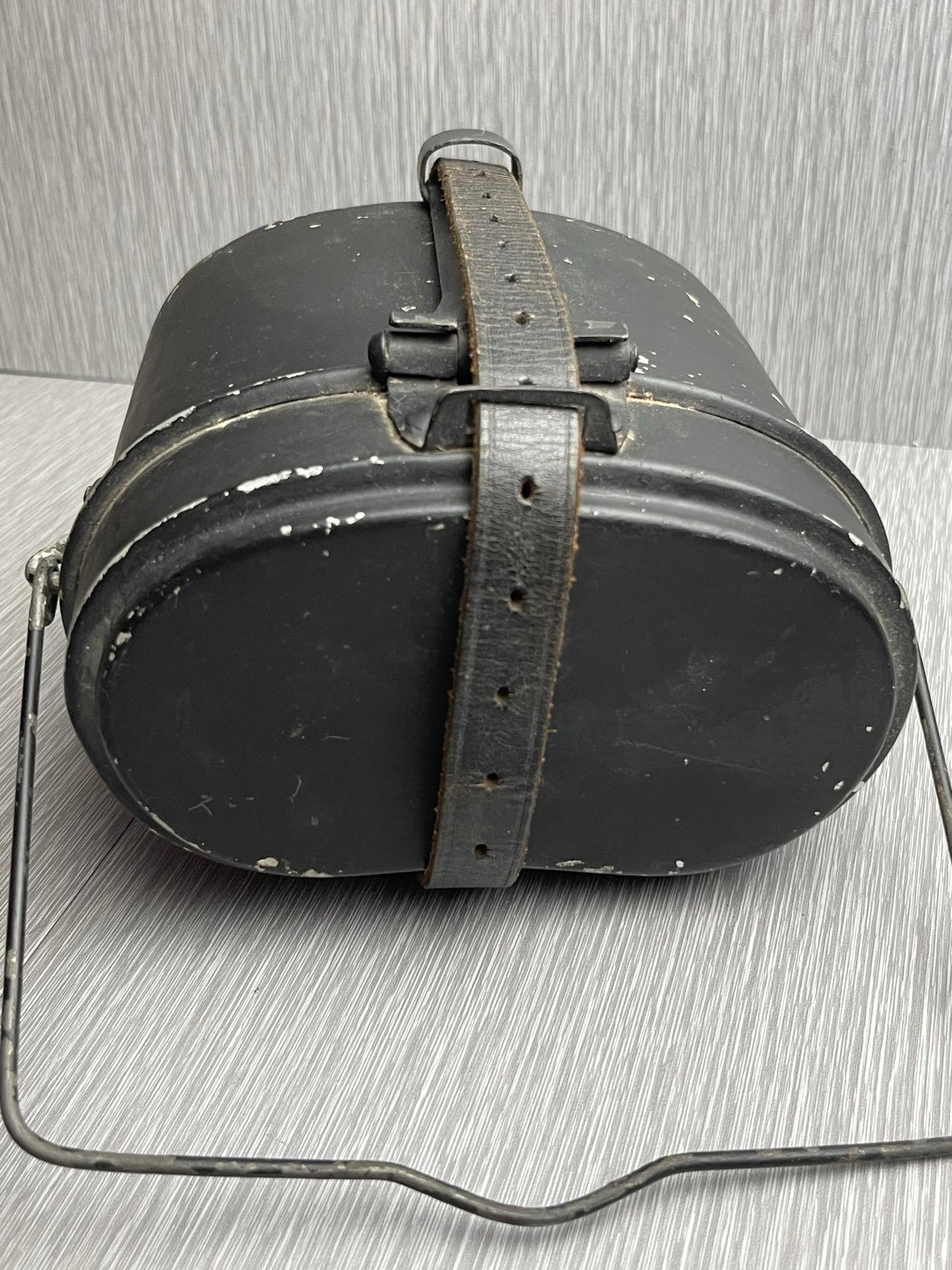 GERMAN WW2 1940 MATCHING BLACK PAINTED MESS KIT W/ MARKED LEATHER STRAP