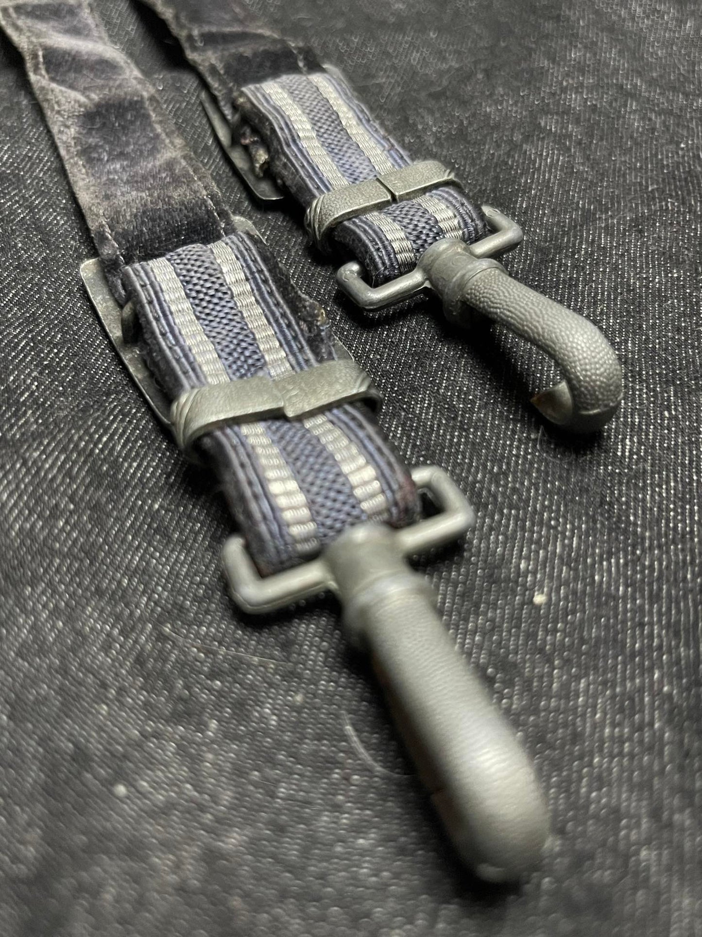 GERMAN WW2 LUFTWAFFE 2ND MODEL DAGGER HANGERS