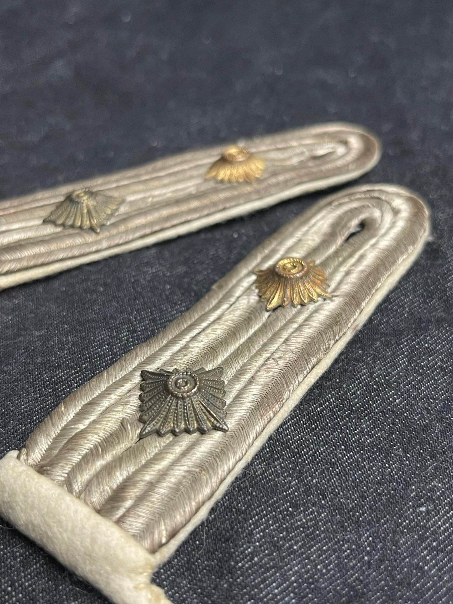 GERMAN WW2 KRIEGSMARINE OFFICER SUMMER UNIFORM SHOULDER BOARDS