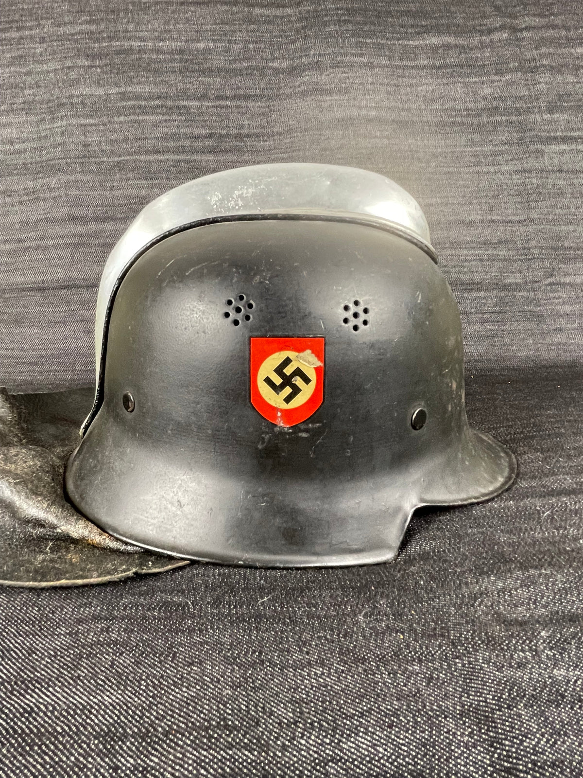 STUNNING GERMAN WW2 FIRE BRIGADE DOUBLE DECAL HELMET W/ ORIGINAL COMB LINER CHINSTRAP AND NECK PROTECTION