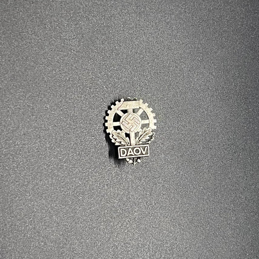 GERMAN WW2 DEUTSCHE ARBEITSOPFER VERSORGUNG (DAOV) PIN/BADGE BY FERDINAND WAGNER, PFORZHEIM