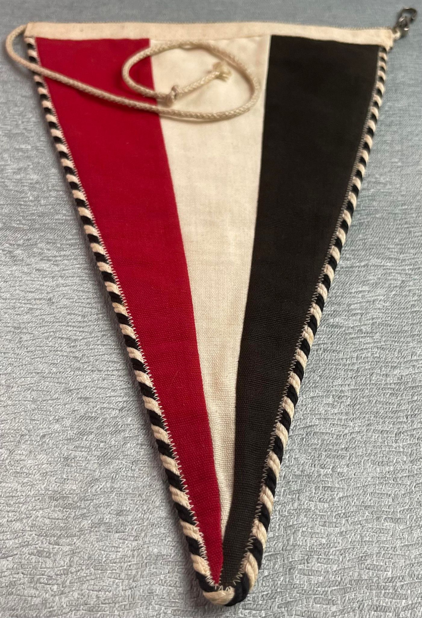 GERMAN WW2 TRI-COLOR VEHICLE PENNANT WITH ORIGINAL ROPE & HOOK