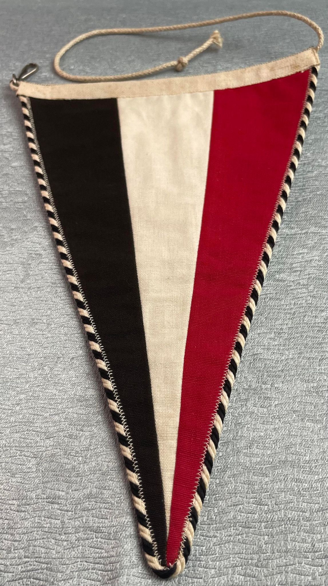 GERMAN WW2 TRI-COLOR VEHICLE PENNANT WITH ORIGINAL ROPE & HOOK