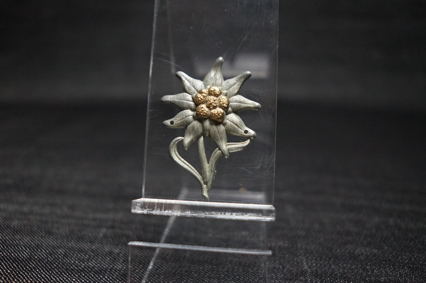 GERMAN WW2 GEBIRGSJÄGER EDELWEISS CAP BADGE IN ZINC