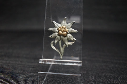 GERMAN WW2 GEBIRGSJÄGER EDELWEISS CAP BADGE IN ZINC