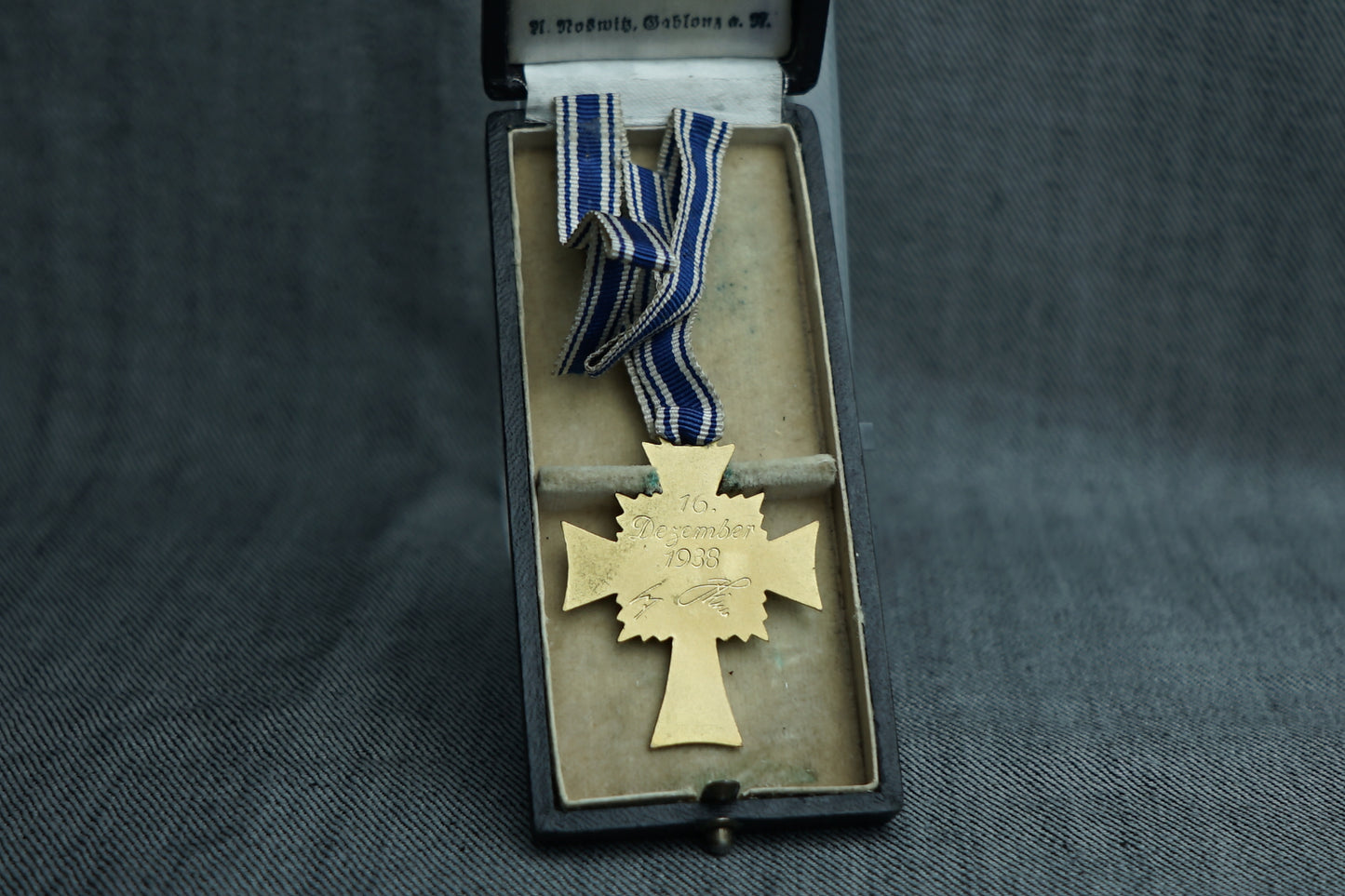 GERMAN WW2 1938 MOTHER CROSS MEDAL GOLD GRADE W/ RIBBON & ISSUE CASE BY ALBERT NOSWITZ, GABLONZ