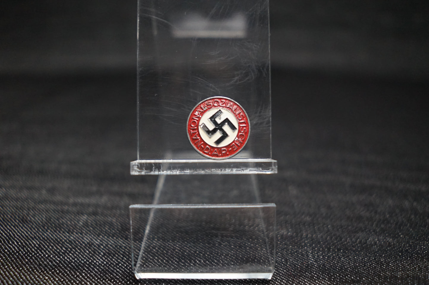 GERMAN WW2 NSDAP MEMBERSHIP BADGE LATE WAR PAINTED VARIANT RZM M1/72