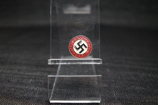 GERMAN WW2 NSDAP MEMBERSHIP BADGE LATE WAR PAINTED VARIANT RZM M1/72