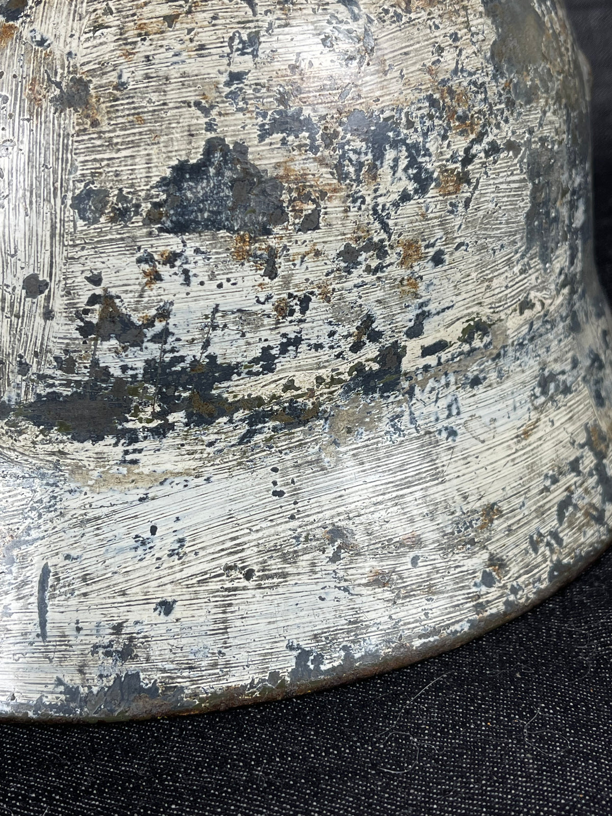 GERMAN WW2 LUFTWAFFE M35 EX DD TRUE WINTER CAMOUFLAGED SE68 NAMED HELMET W/ CHINSTRAP LOT 4482