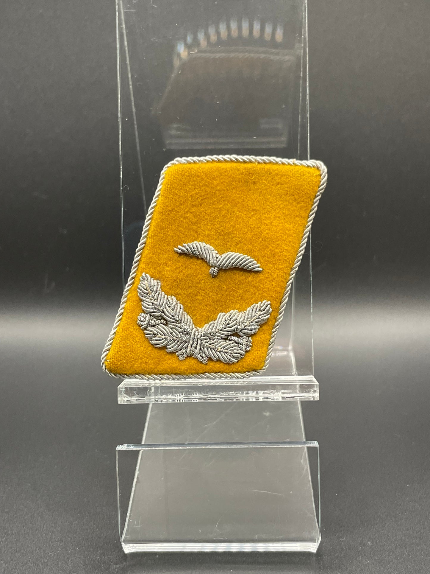 GERMAN WW2 LUFTWAFFE FLIGHT LIEUTENANT SINGLE COLLAR TAB UNIFORM REMOVED