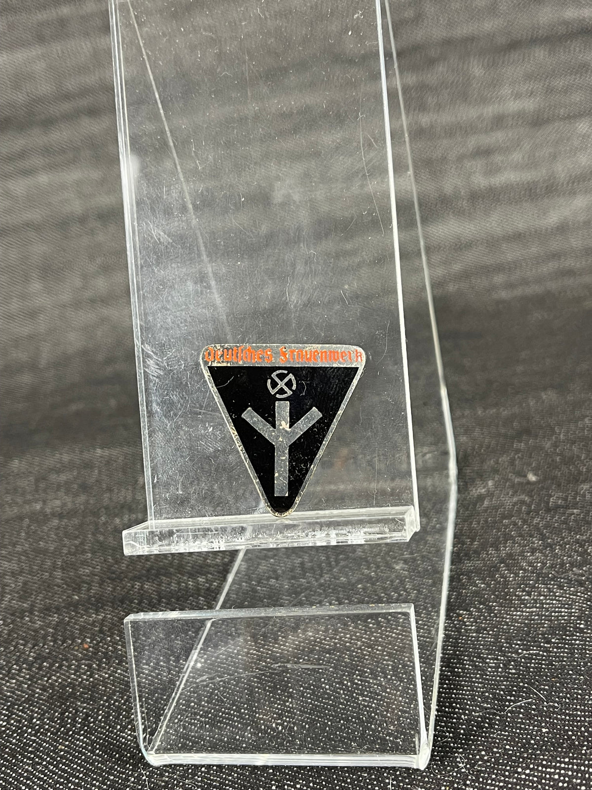 GERMAN WW2 "DEUTSCHES FRAUENWERK" BADGE BY KARL WURSTER RZM M1/34