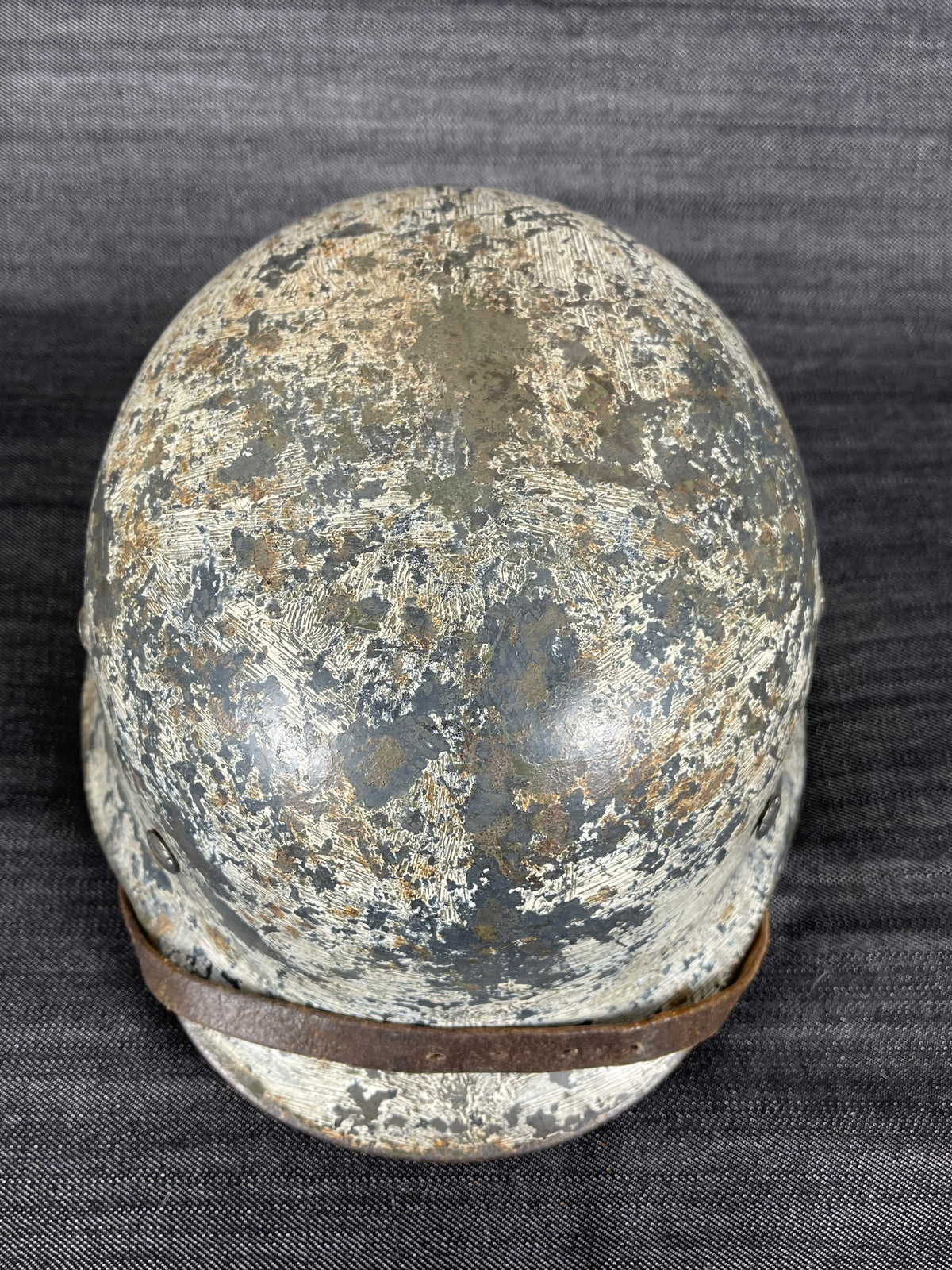 GERMAN WW2 LUFTWAFFE M35 EX DD TRUE WINTER CAMOUFLAGED SE68 NAMED HELMET W/ CHINSTRAP LOT 4482