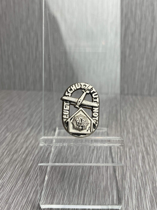 GERMAN WW2 RLB "LUFTSCHUTZ TUT NOT" TINNIE