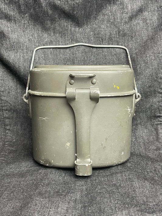 GERMAN WW2 ALL ALUMINUM M31 MESS KIT NAMED & MATCHING FSS37