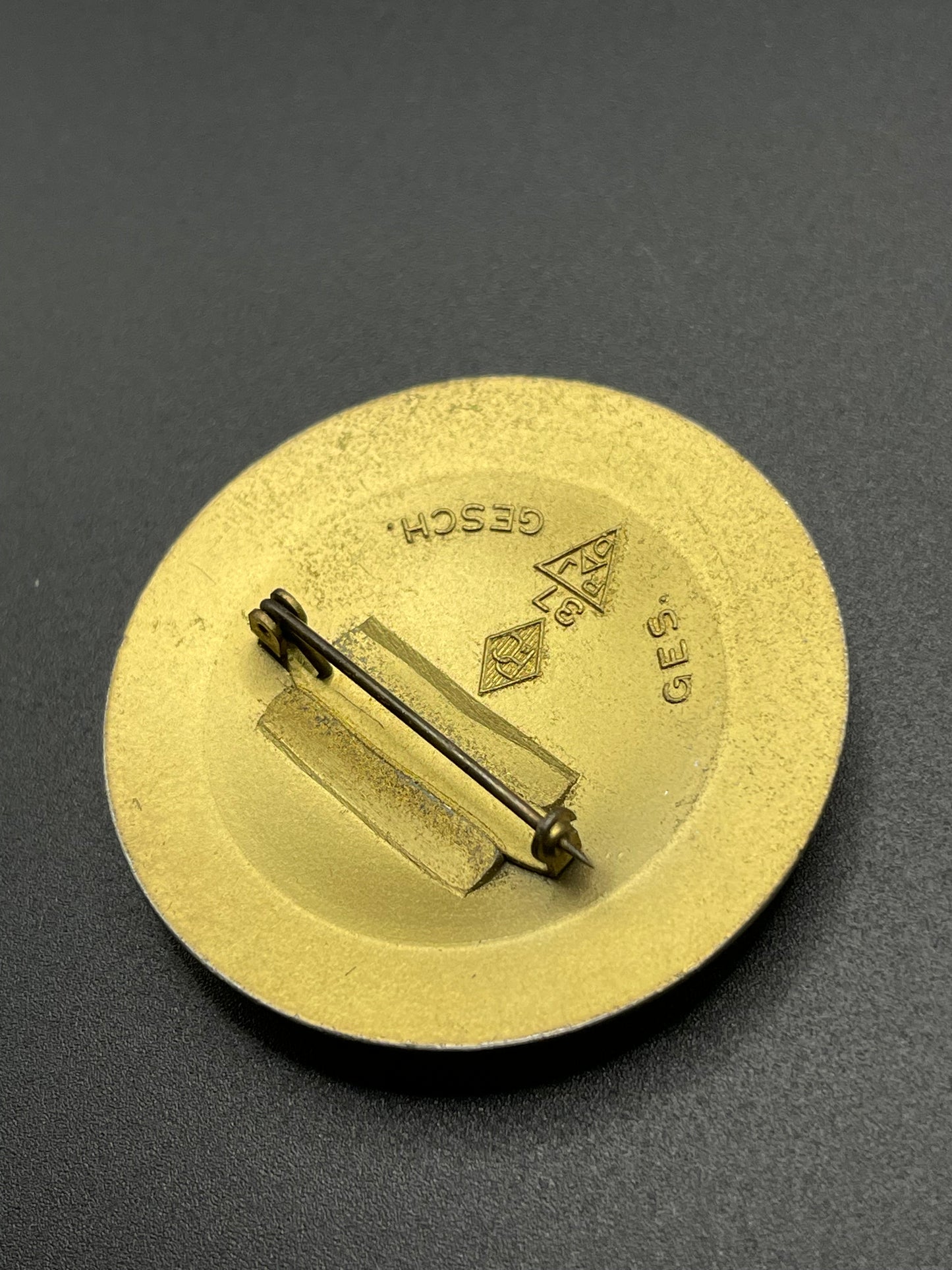 GERMAN PRE WW2 1937 RADWJ WEIBLICHE JUGEND BROOCH IN GOLD GRADE BY PAULMANN & CRONE, LÜDENSCHEID