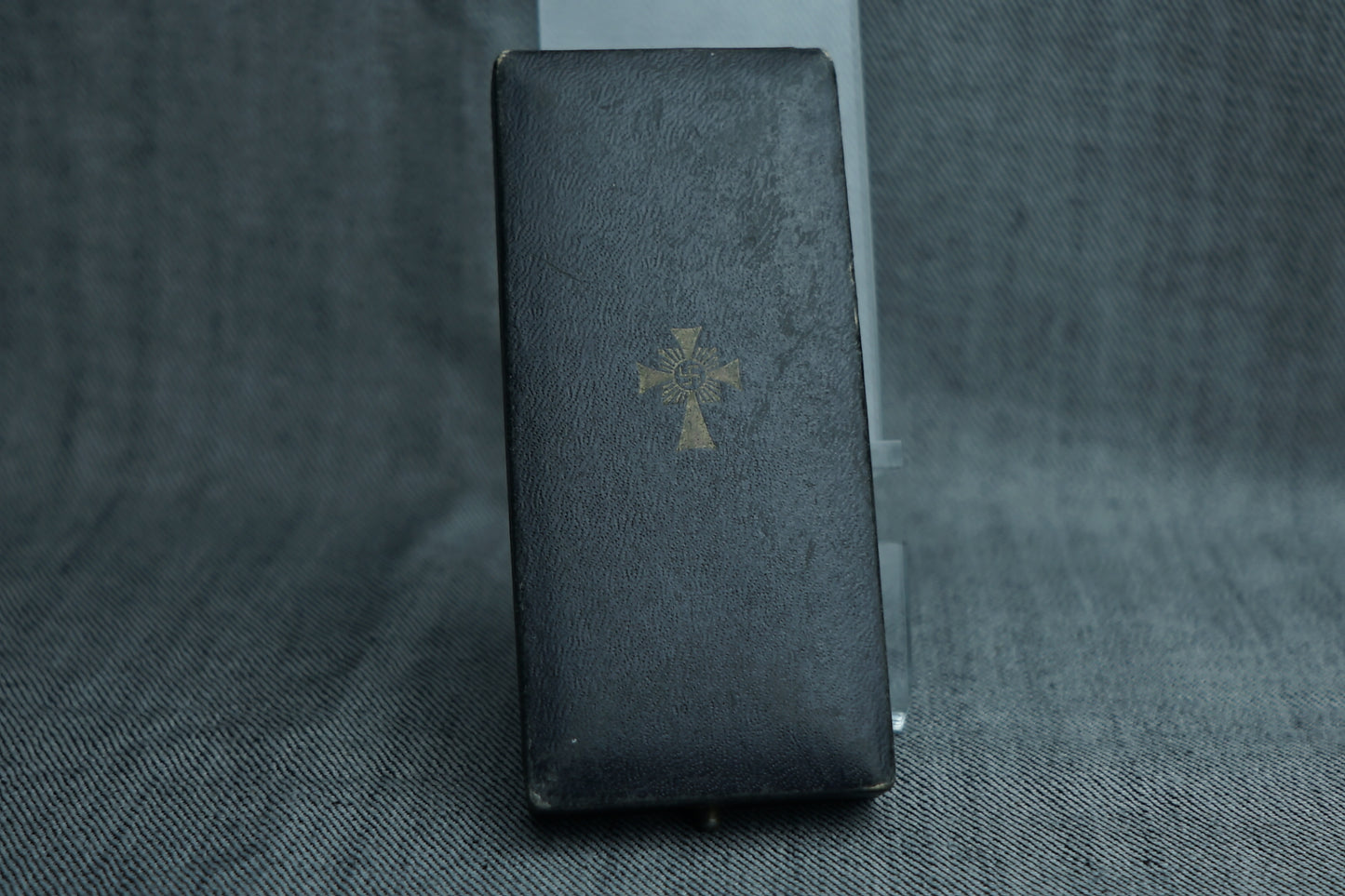 GERMAN WW2 1938 MOTHER CROSS MEDAL GOLD GRADE W/ RIBBON & ISSUE CASE BY ALBERT NOSWITZ, GABLONZ