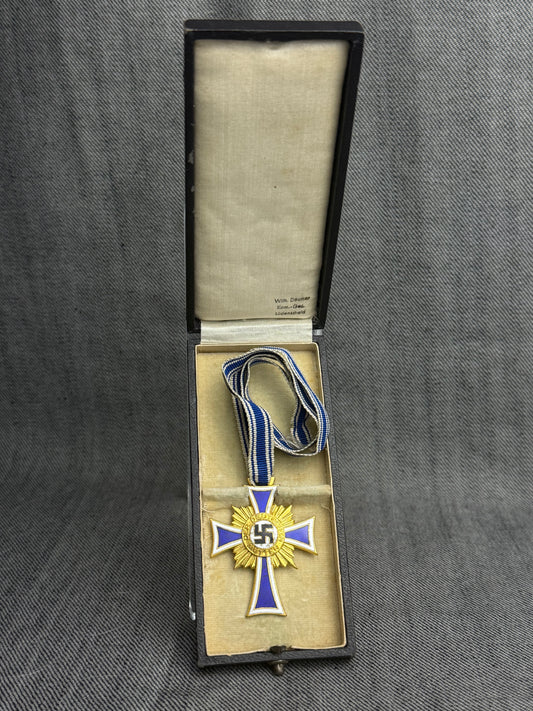 GERMAN WW2 1938 MOTHER CROSS MEDAL GOLD GRADE W/ RIBBON & ISSUE CASE BY WILHELM DEUMER