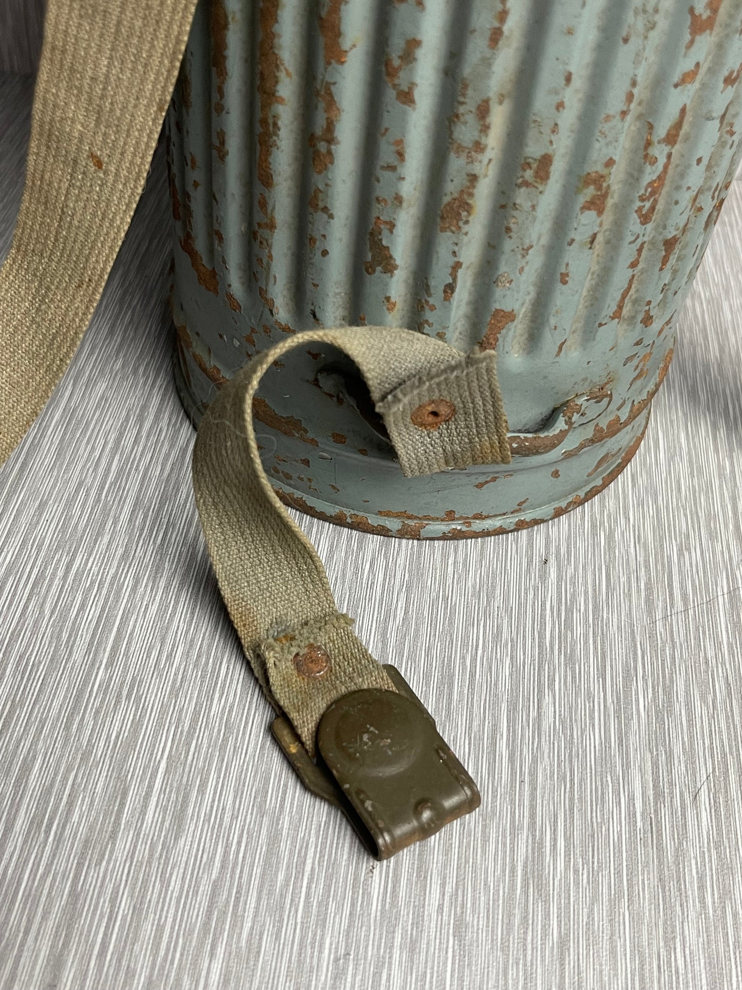 GERMAN WW2 1944 KRIEGSMARINE CAMOUFLAGED GAS MASK CANISTER W/ RIVETED STRAPS