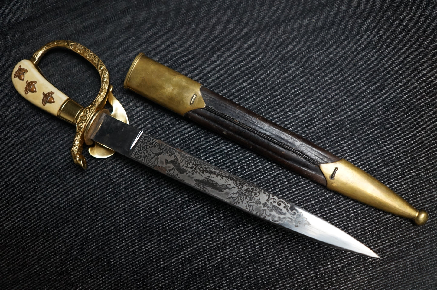 GERMAN WW2 SENIOR HUNTING ASSOCIATION TRIPLE ETCHED CUTLASS BY HORSTER