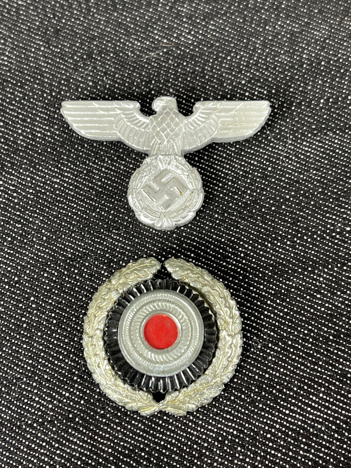 GERMAN WW2 POSTAL VISOR INSIGNIA SET