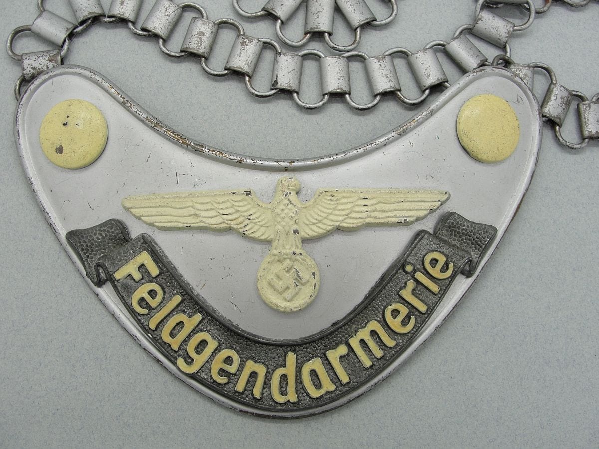 Army/Waffen-SS Field Police (Feldgendarmerie) Gorget