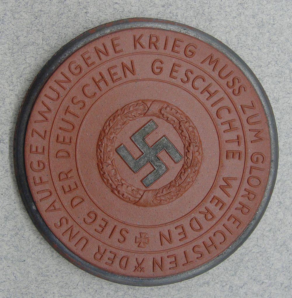 Meissen Medallion, - War forced upon us / Revenge of 1918