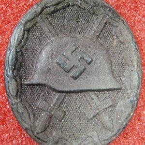 1939 Wound Badge in Plastic